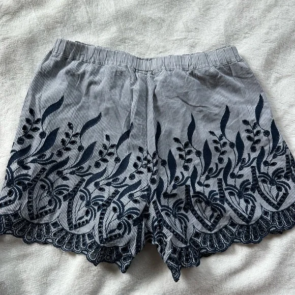 Vince Camuto Embroidered 100% cotton Navy and White Striped Shorts S - Picture 3 of 4